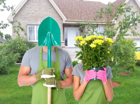Professional gardeners in Denmark Hill following safe working practices